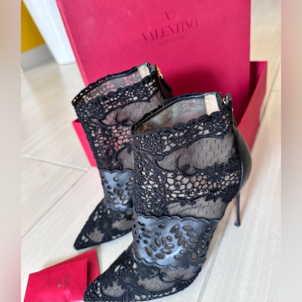 Gorgeous Lace Valentino Booties